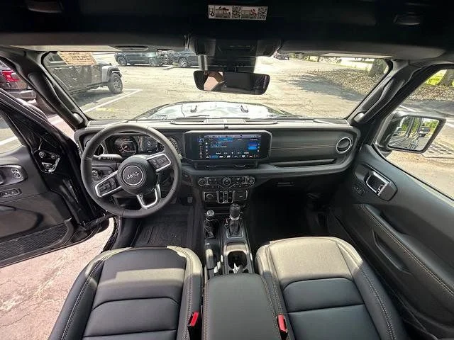 2025 Jeep Wrangler 4-Door Sahara - Photo 12