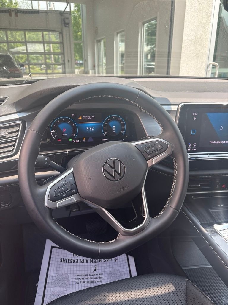 Used 2024 Gray Volkswagen 2.0T SE w/Technology image 10