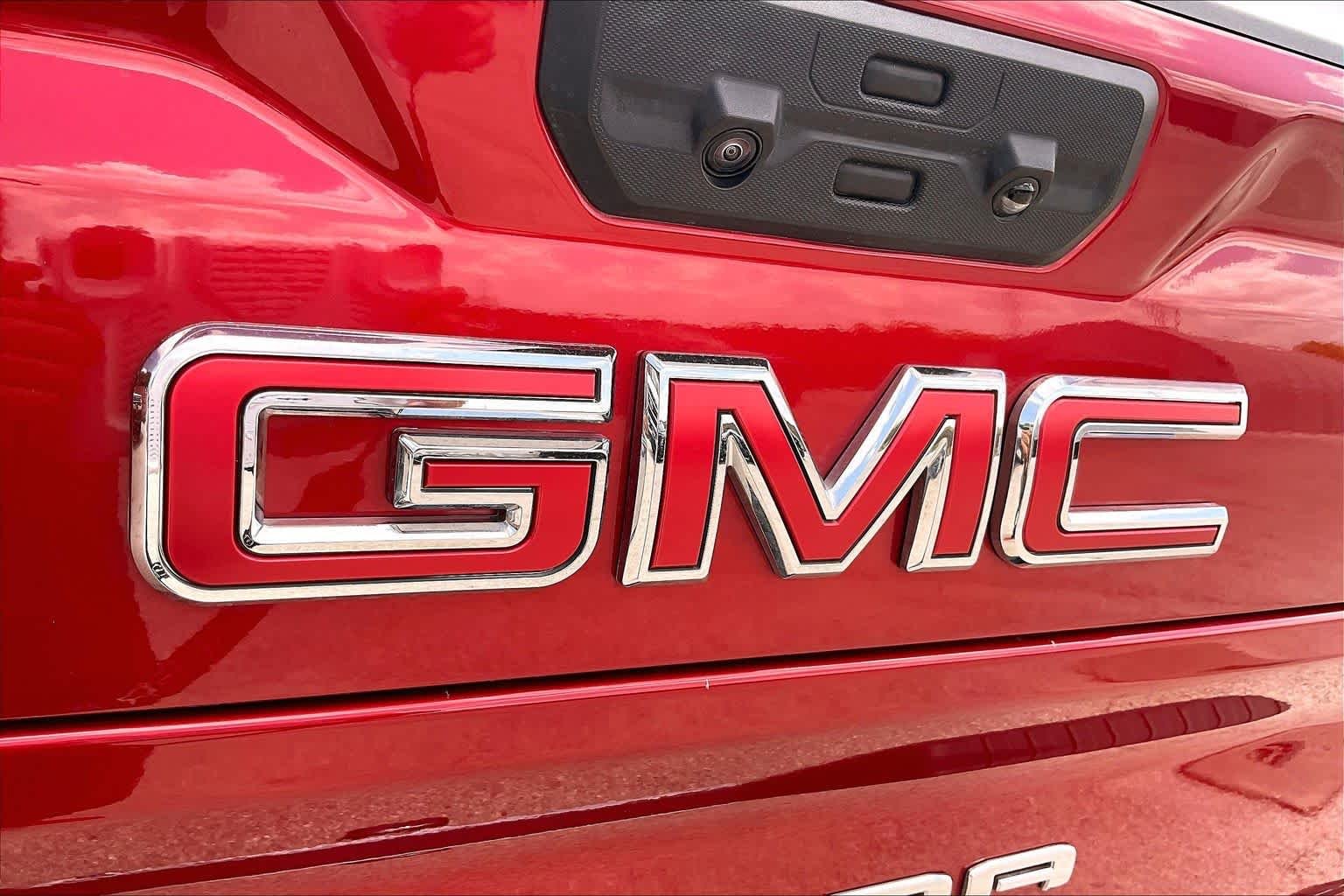 Used 2025 Volcanic Red Tintcoat GMC SLT image 30