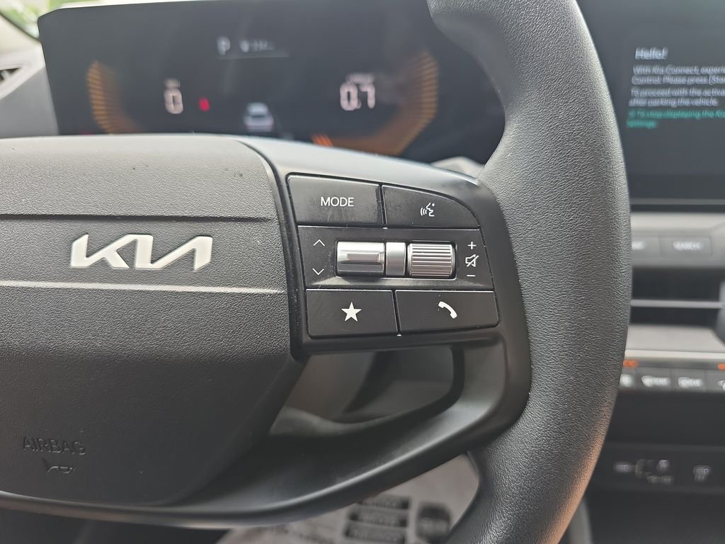 2025 Kia K4 LXS - Photo 21