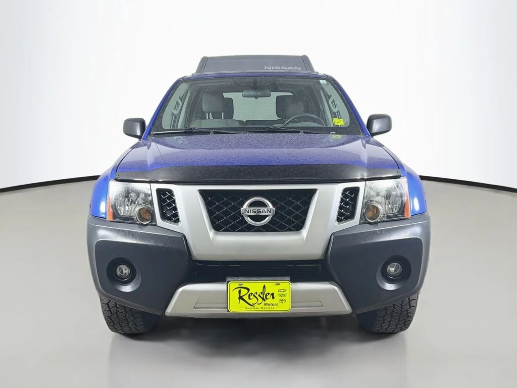 Used 2015 Blue Nissan S image 2