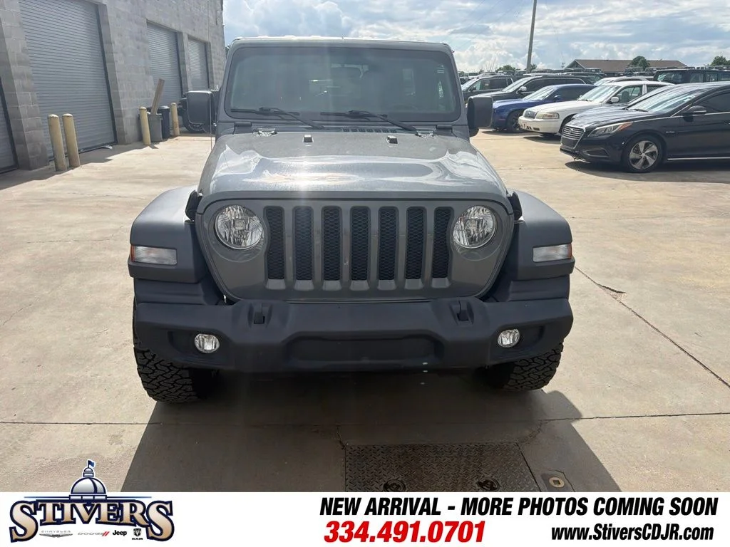 Used 2023 Gray Jeep Sport S image 3