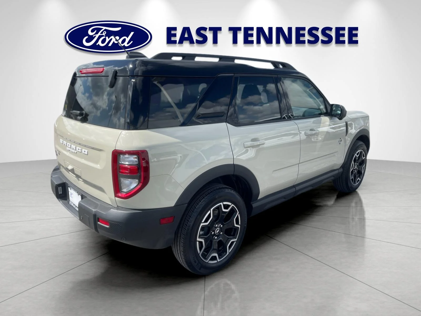 Used 2025 Beige Ford Outer Banks image 3