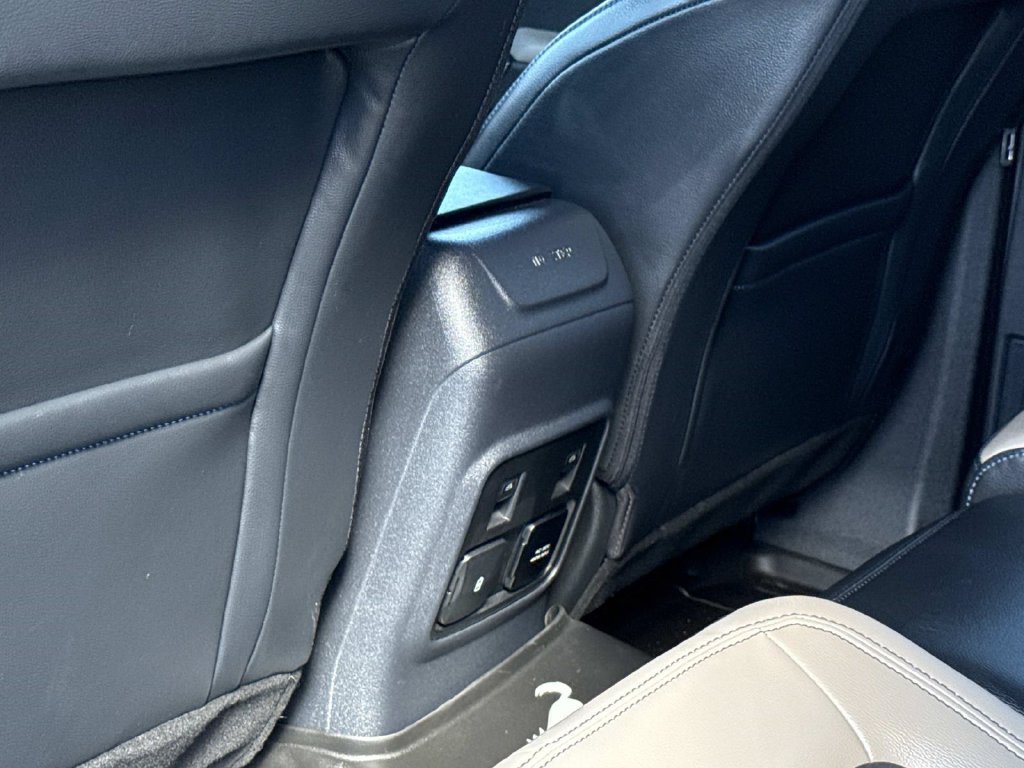 Used 2023 Gray Ford Wildtrak image 16