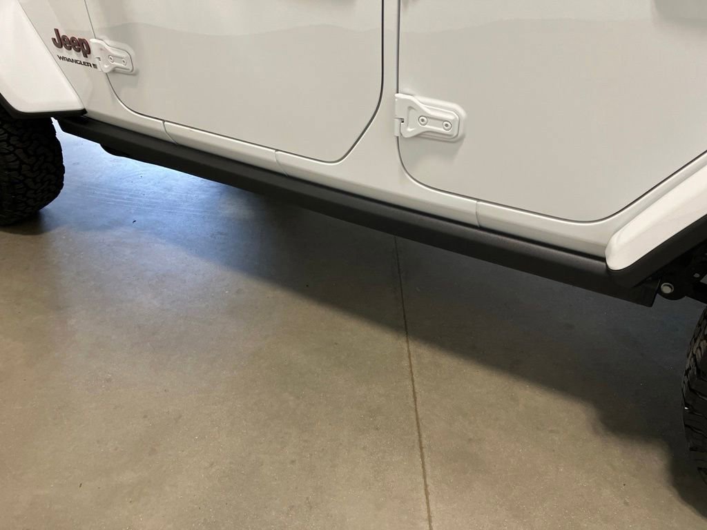 New 2026 Bright White Clear-Coat Exterior Paint Jeep Rubicon X image 33