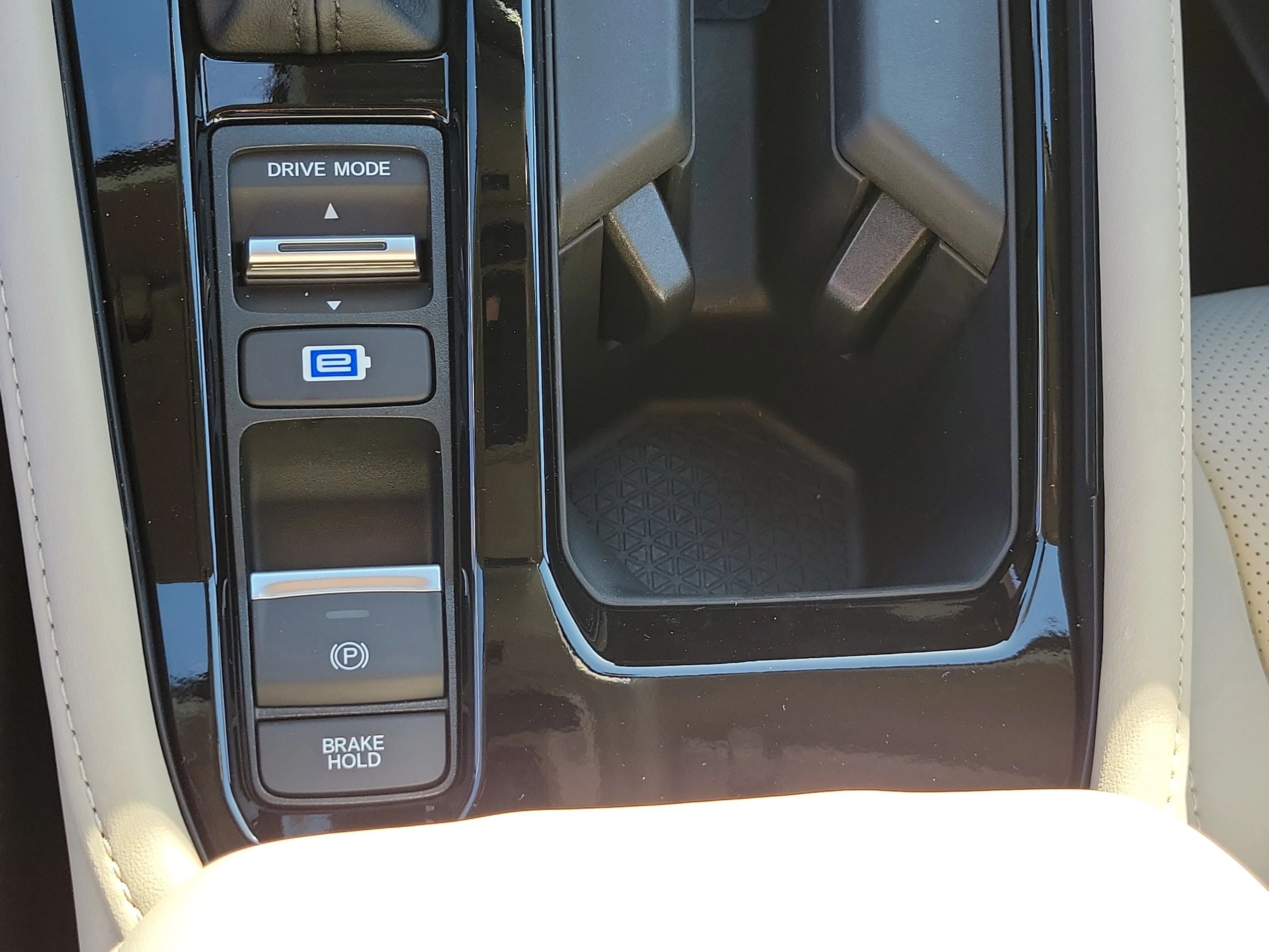 New 2026 Platinum White Pearl Honda Touring image 40