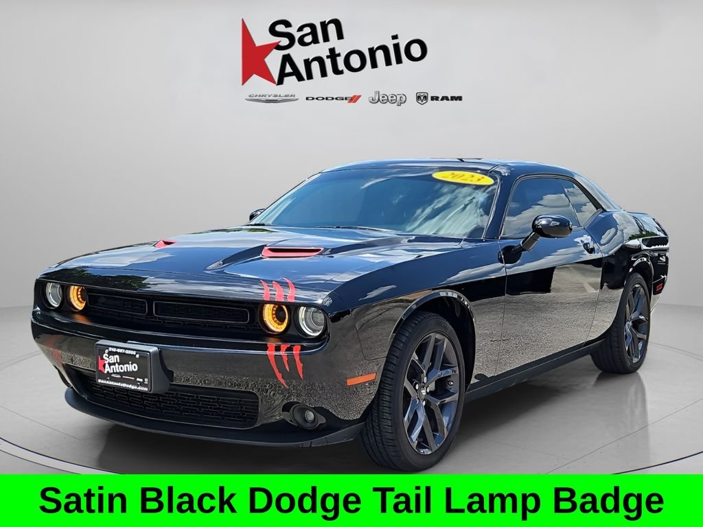 Used 2023 Black Dodge SXT image 6