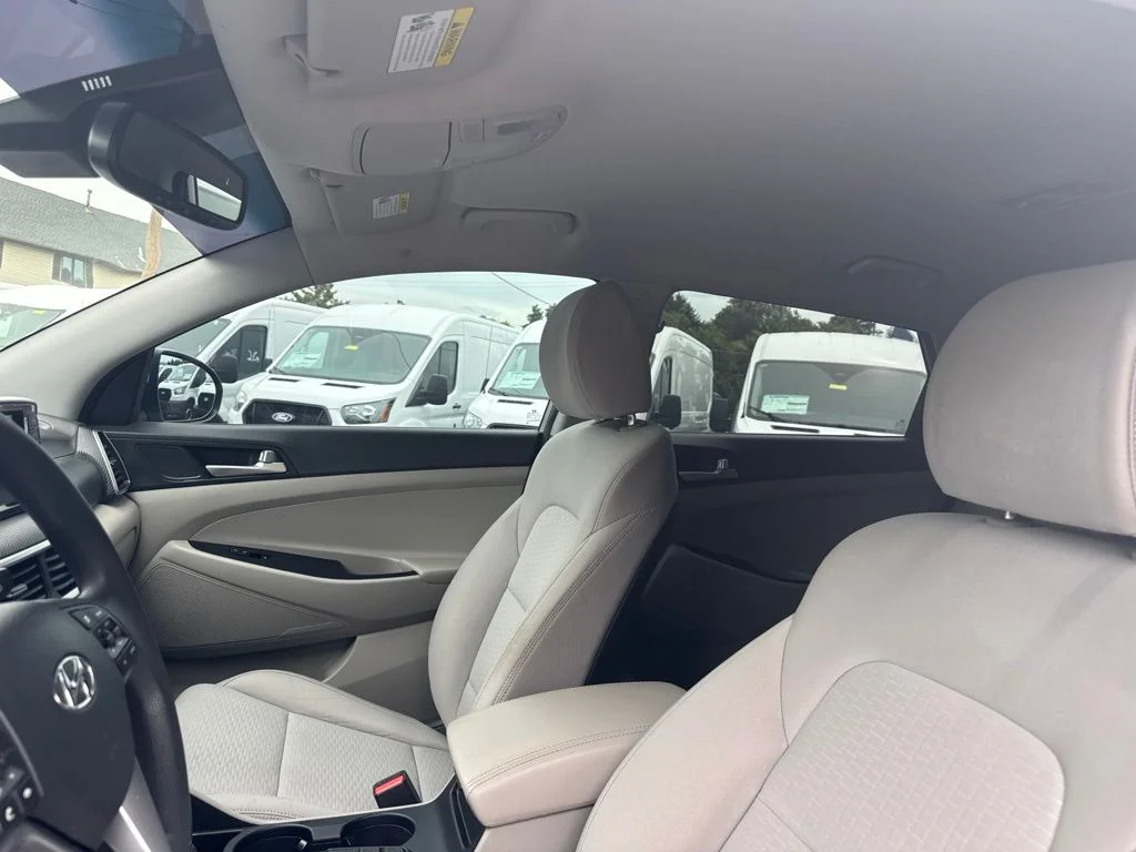 Used 2021 Silver Hyundai SE image 14