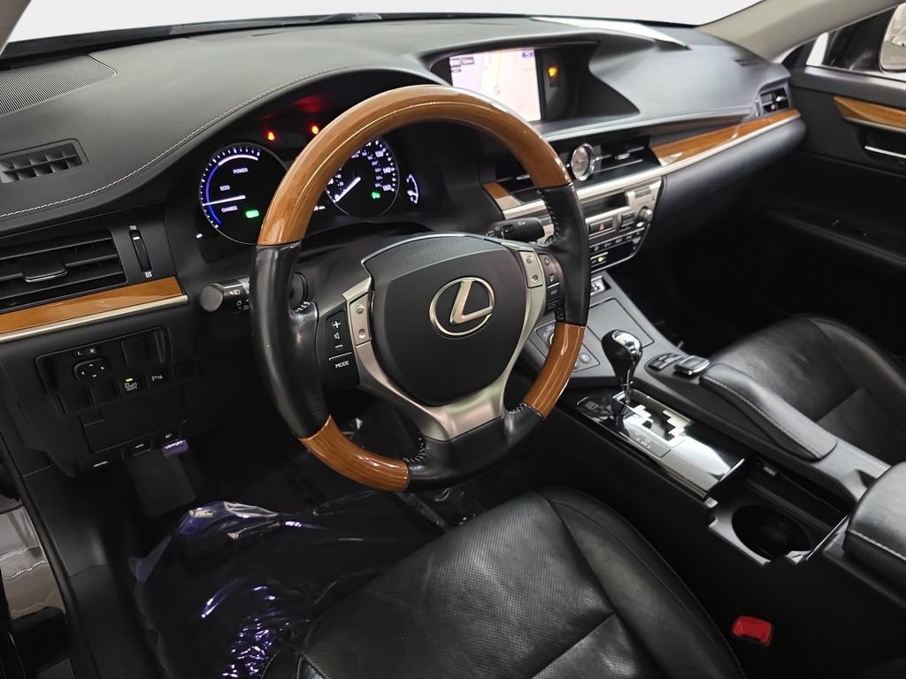 Used 2015 Obsidian Lexus 300h image 16