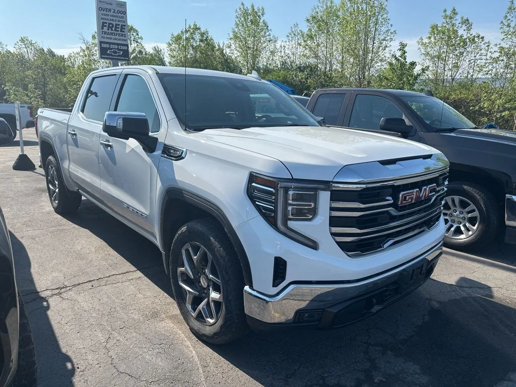 2023 GMC Sierra 4WD Crew Cab Short Box SLT's photo