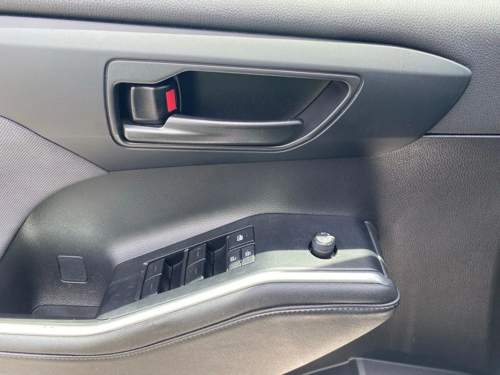 2023 Toyota Highlander LE - Photo 22