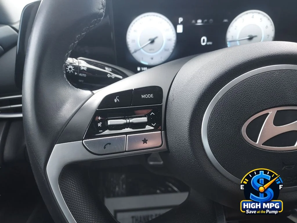 Used 2024 Red Hyundai SEL image 17
