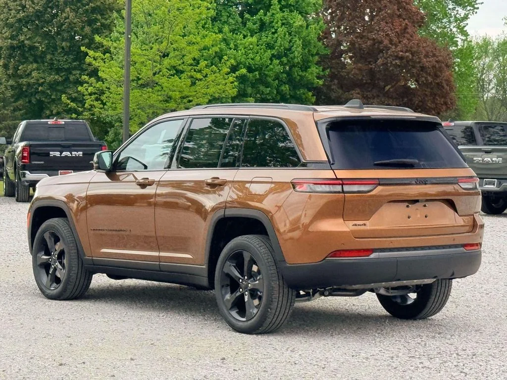 New 2026 Copper Shino Metallic Clear-Coat Exterior Paint Jeep Limited image 9