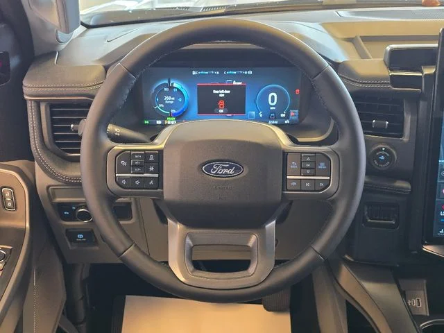2025 Ford F-150 Lightning Flash - Photo 12