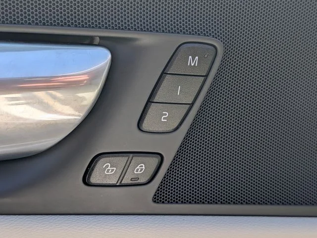 2023 Volvo XC60 Plus - Photo 21