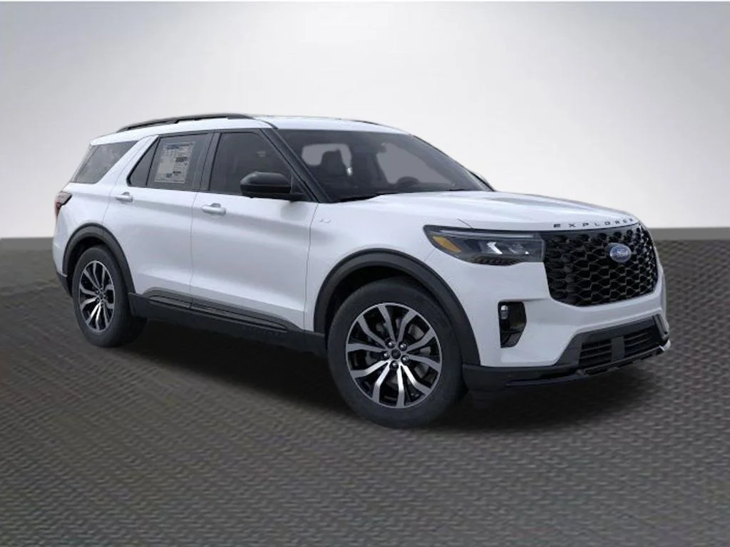 New 2026 Space White Metallic Ford ST-Line image 7