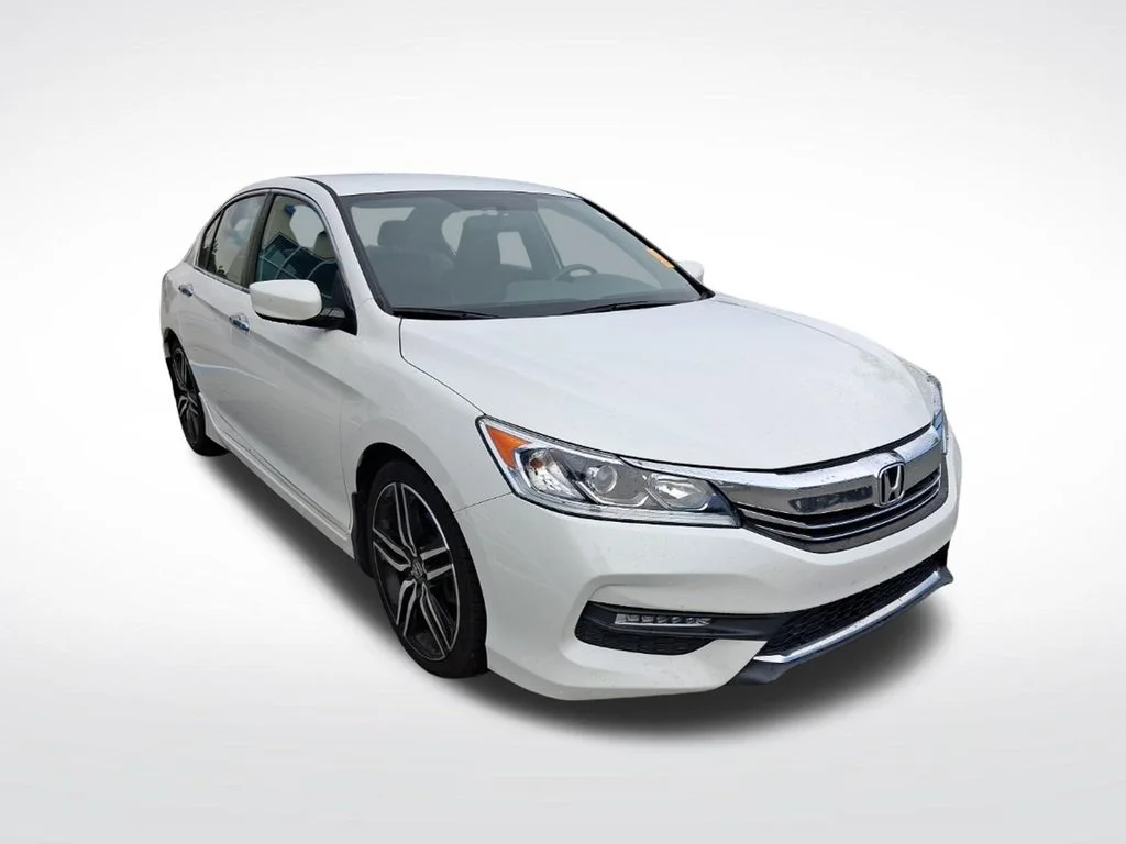 Used 2016  Honda Sport image 3