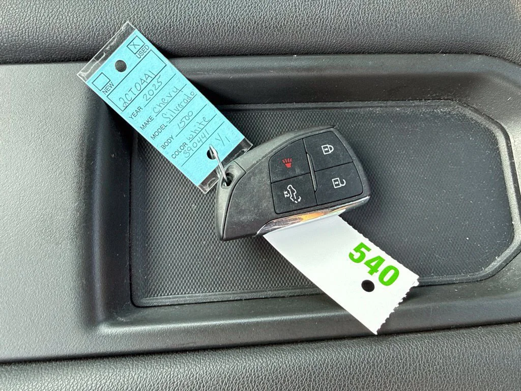 Used 2025 Summit White Chevrolet WT image 15
