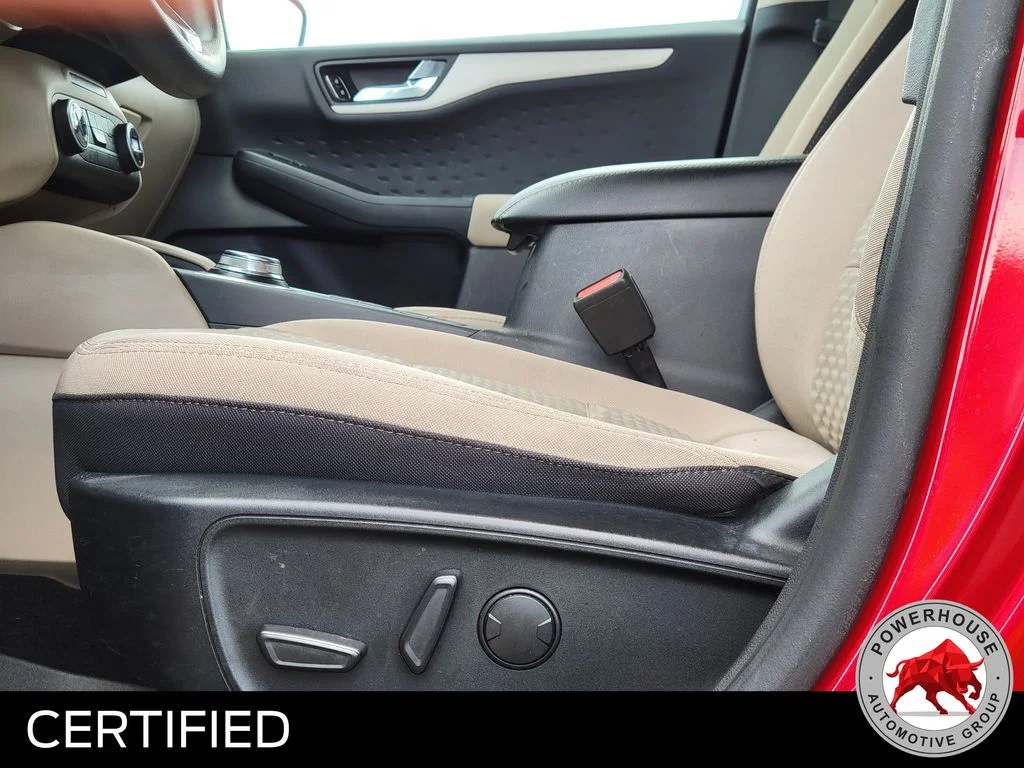 Used 2020 Red Ford SE image 24