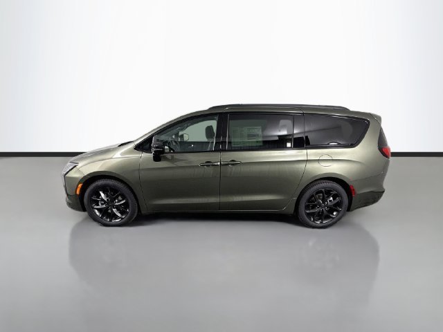 New 2027 Olive Green Pearl-Coat Paint Chrysler Limited image 4
