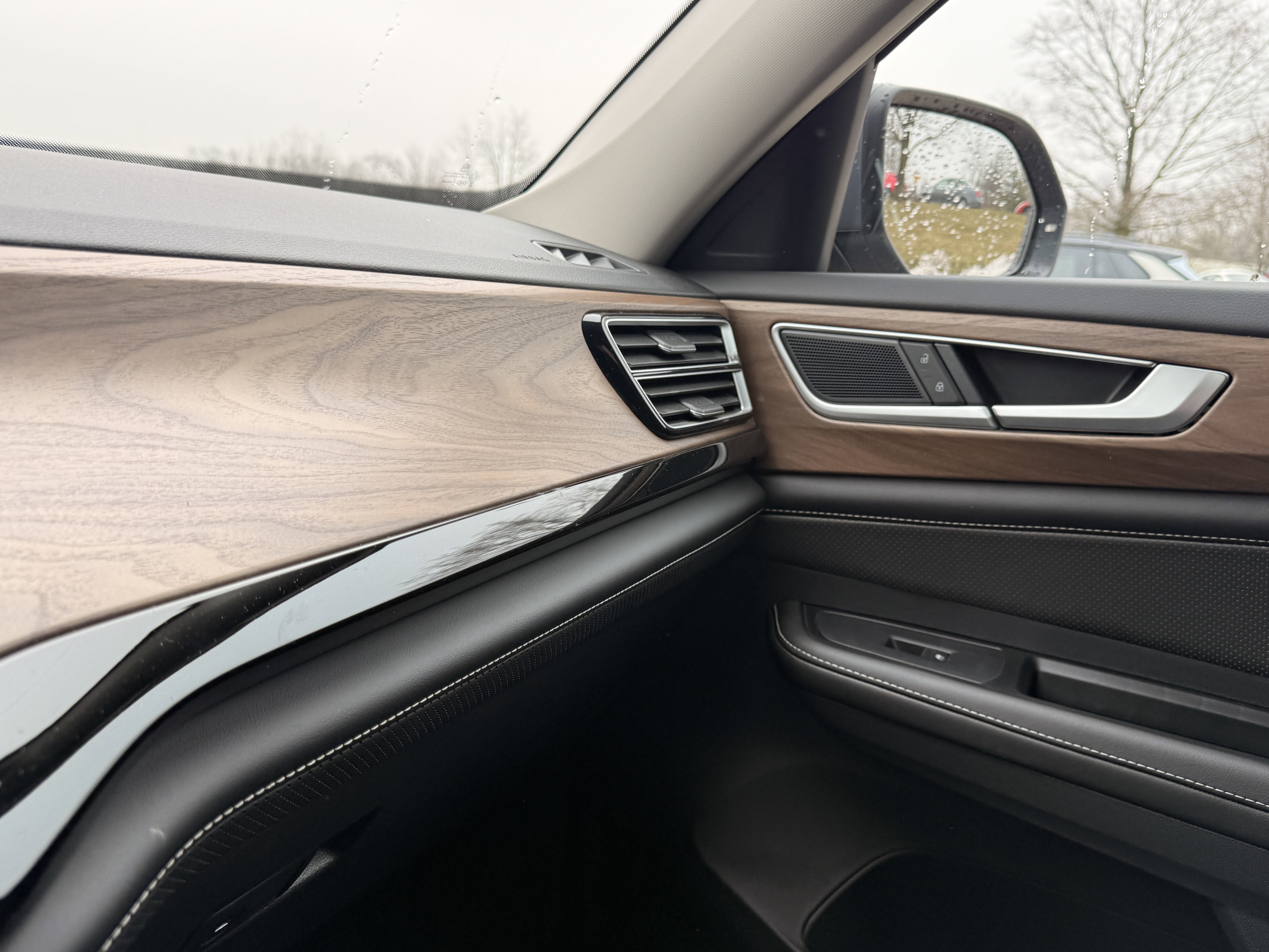 2026 Volkswagen Atlas SE w/Tech - Photo 30