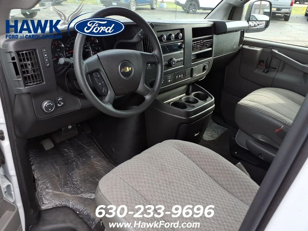 Used 2025 White Chevrolet LT image 9