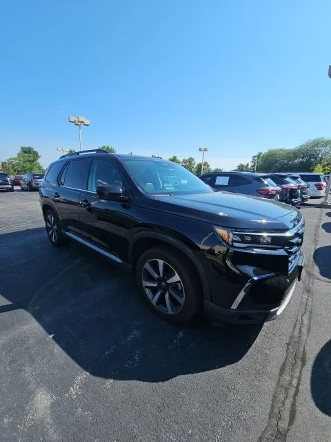 Used 2025 Black Honda Touring image 2
