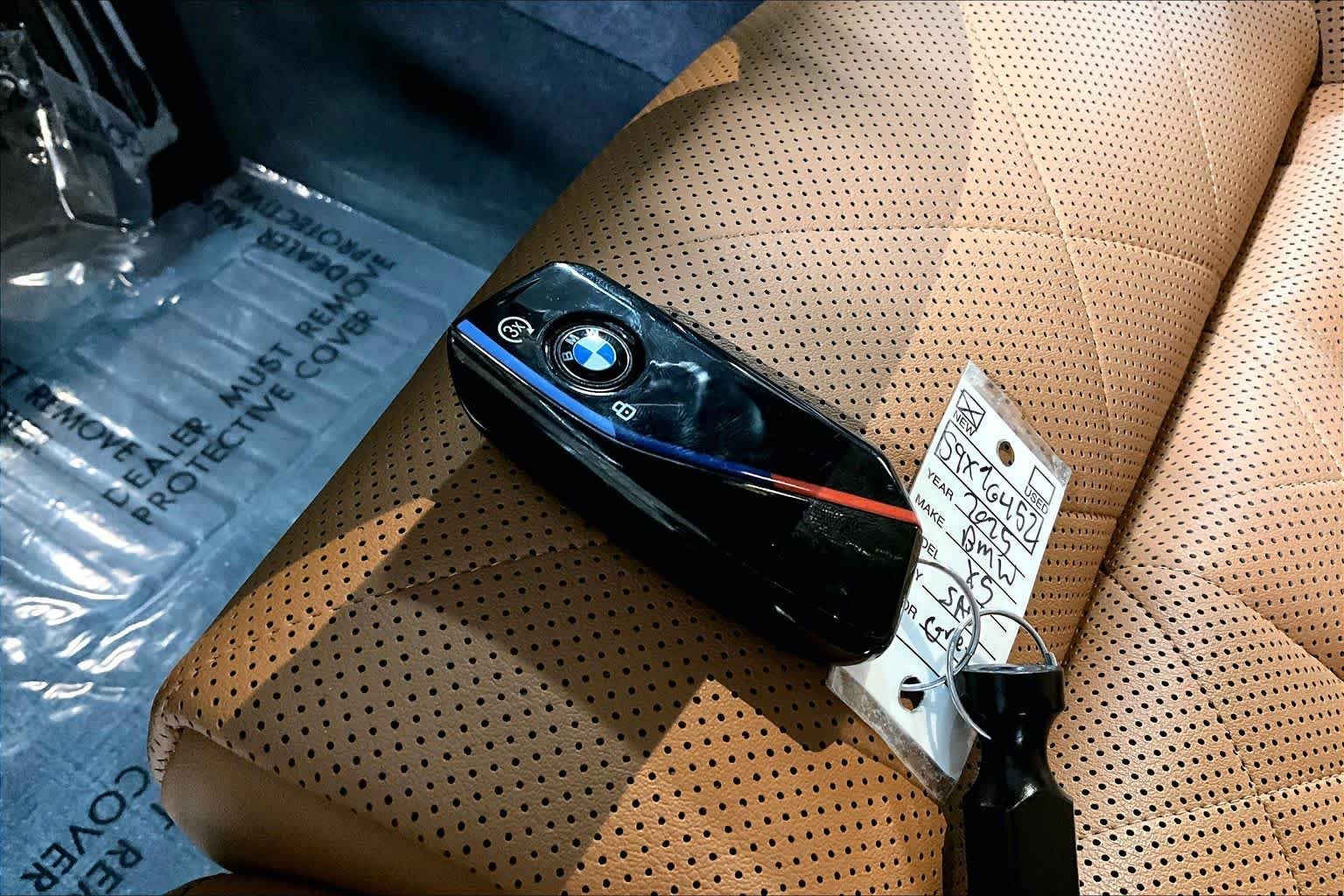 Used 2025 Skyscraper Grey Metallic BMW M60i image 27