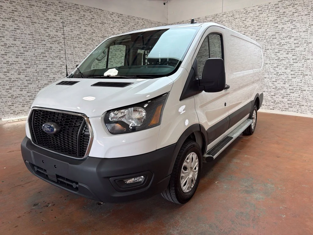 Used 2025 Oxford White Ford Base image 3