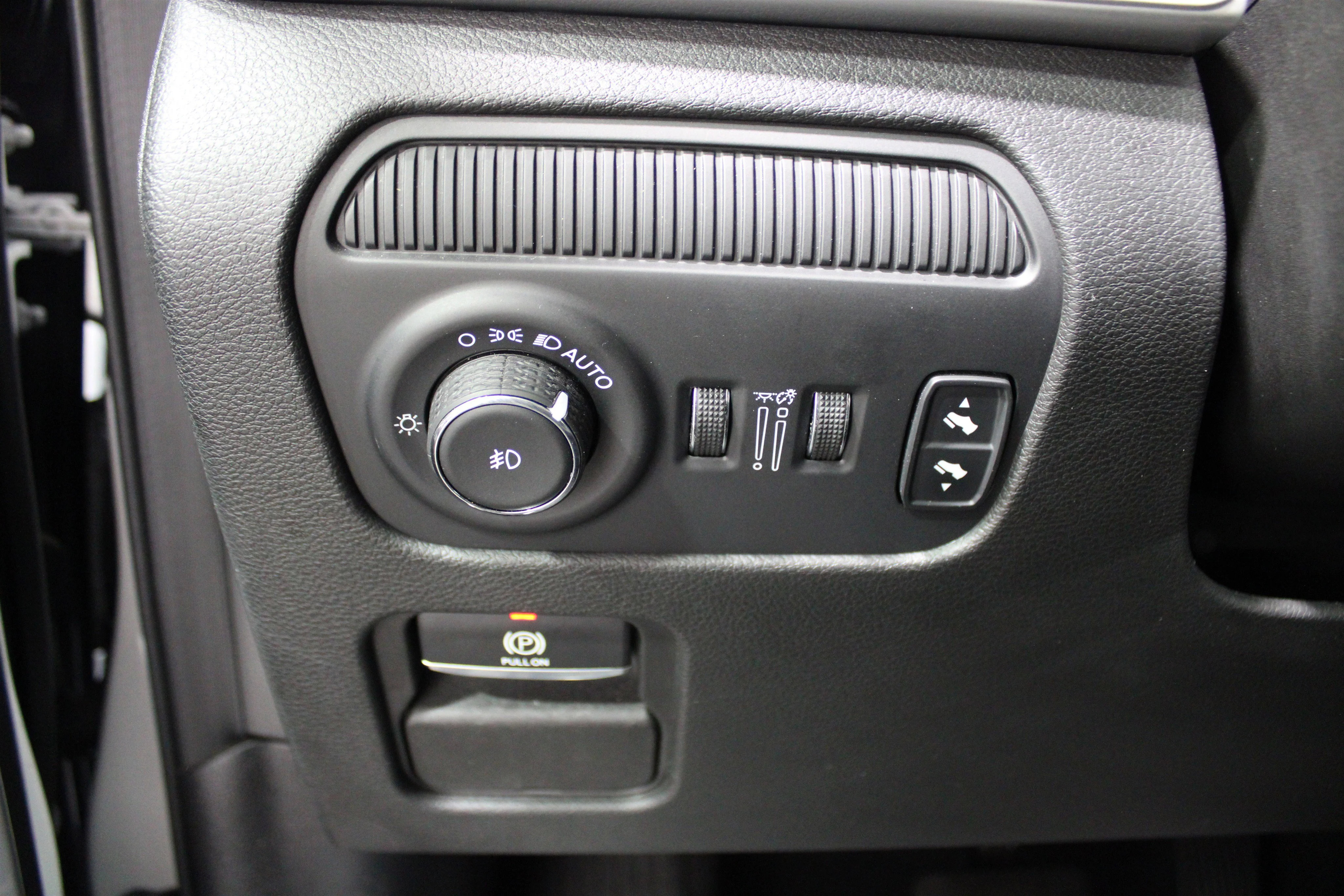 2024 Jeep Wagoneer L Series II - Photo 7