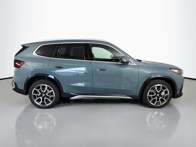 New 2026 Green Metallic BMW xDrive28i image 8