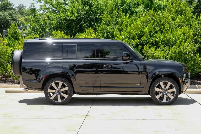 New 2026 Santorini Black Metallic Land Rover V8 image 7