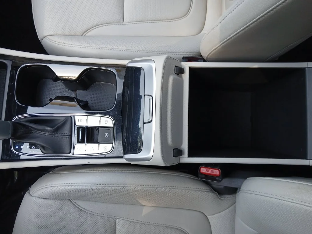 Used 2025 Black Hyundai SEL Convenience image 34