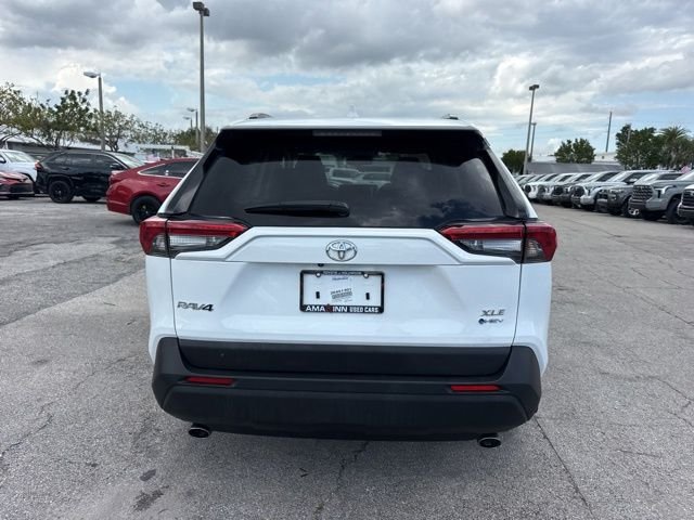 Used 2025 White Toyota XLE image 11