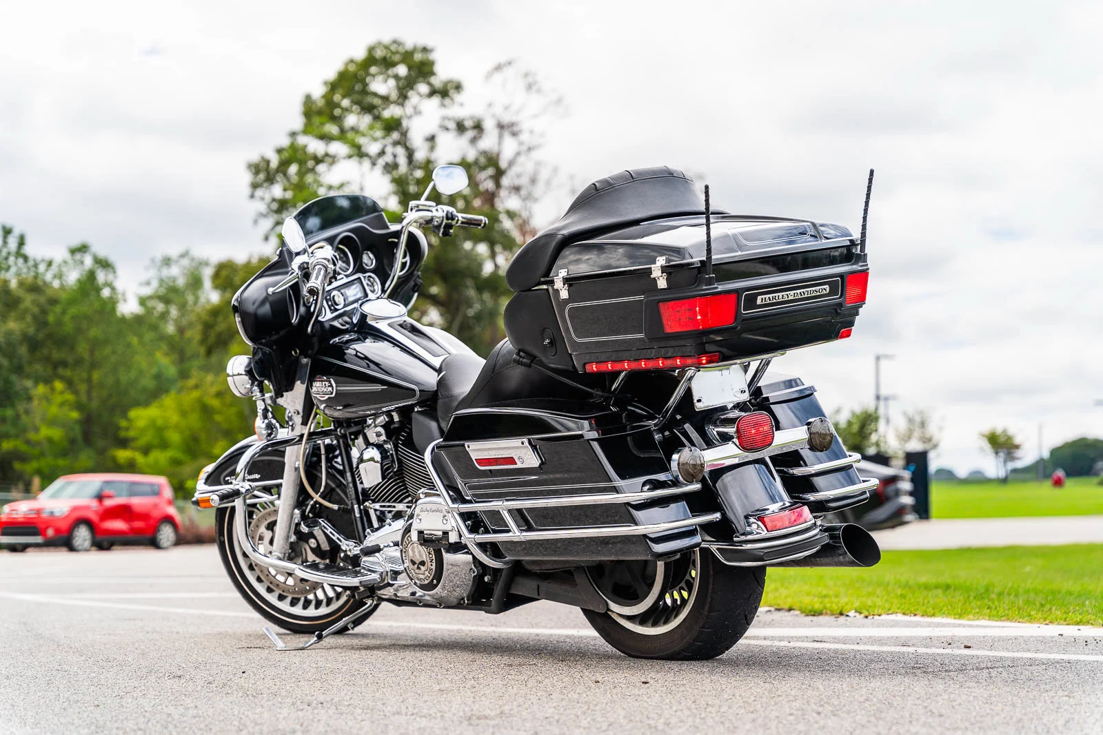 Used 2011 Black Harley-Davidson ULTRA CLASSIC image 4