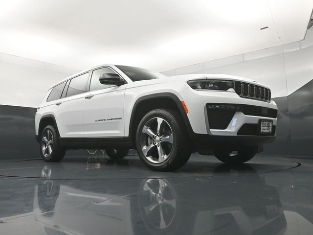 New 2026 Bright White Clear-Coat Exterior Paint Jeep Limited image 22
