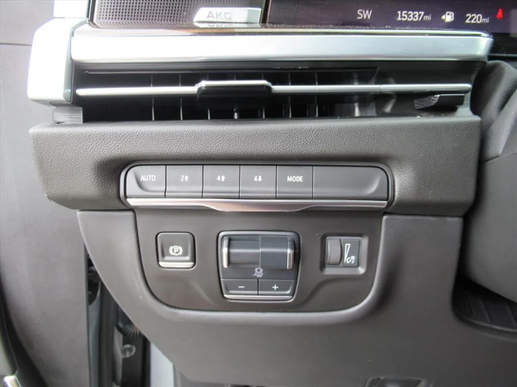 Used 2025 Silver Cadillac Premium Luxury image 22