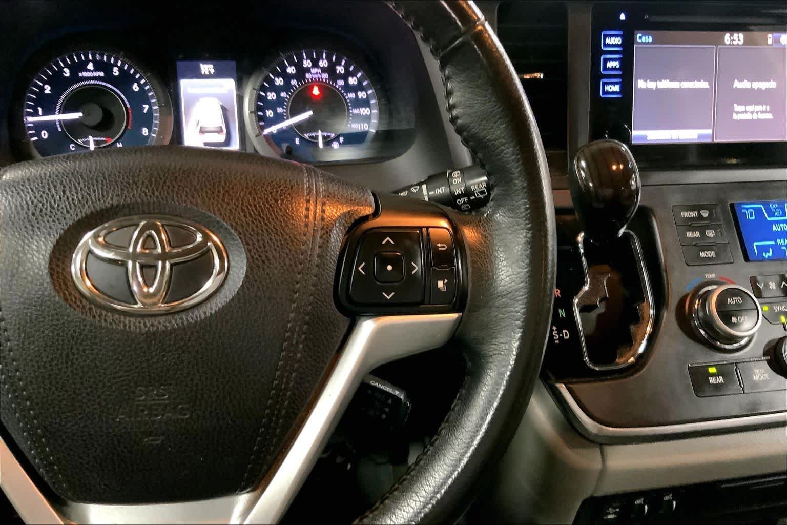 Used 2017 Midnight Black Metallic Toyota XLE Premium image 25