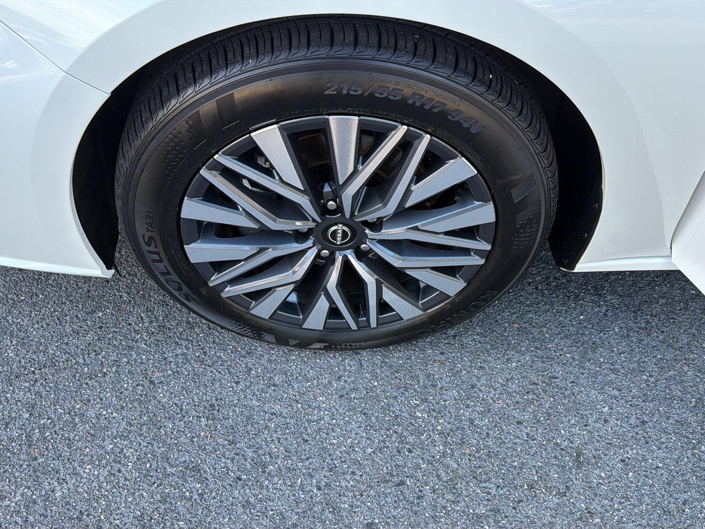 Used 2025 Glacier White Nissan SV image 35