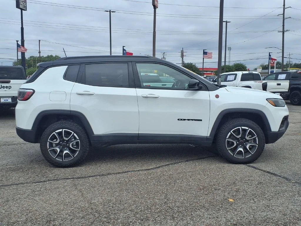 2025 Jeep Compass Trailhawk - Photo 8