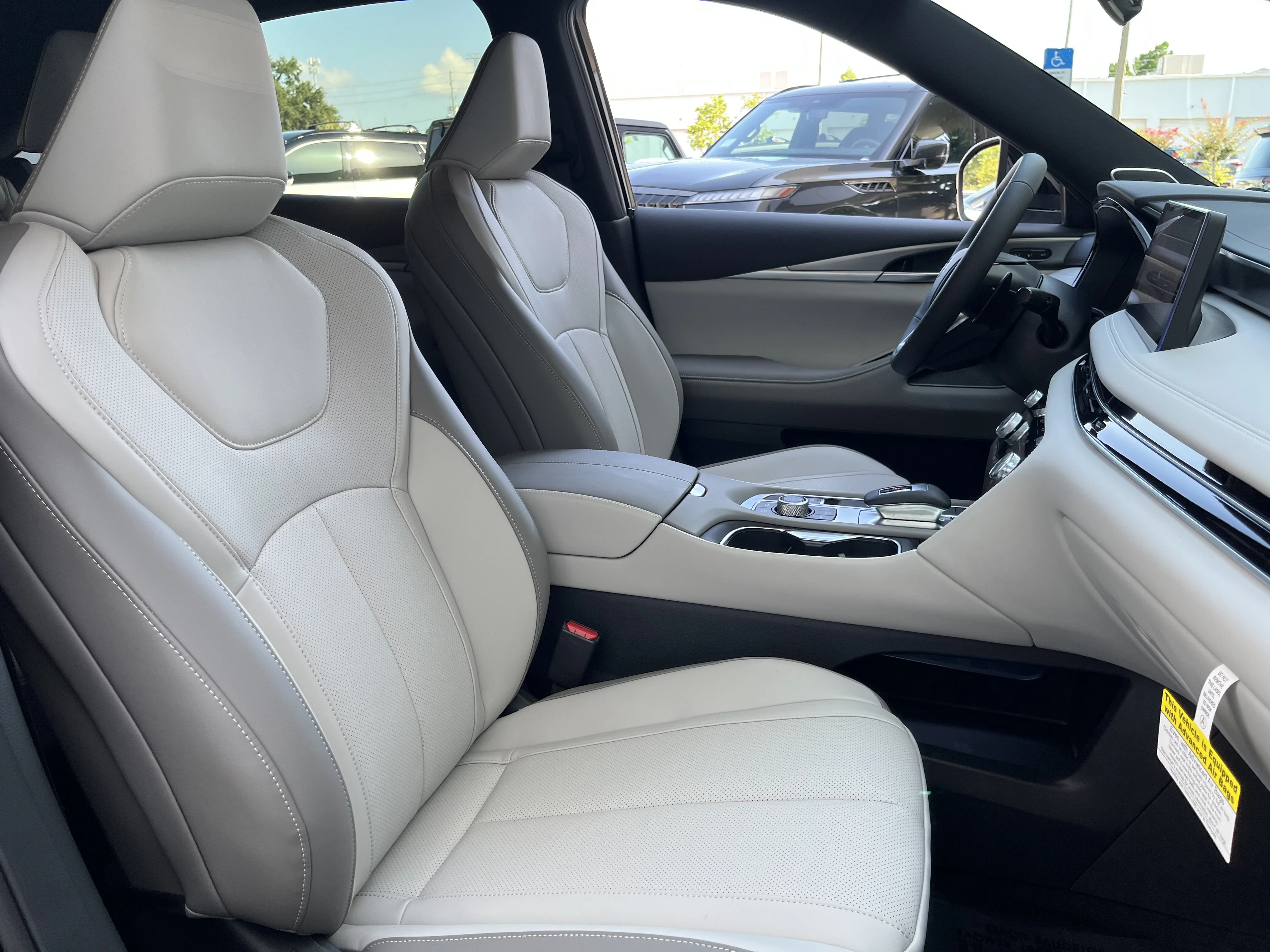 New 2027 Black Obsidian INFINITI LUXE image 15