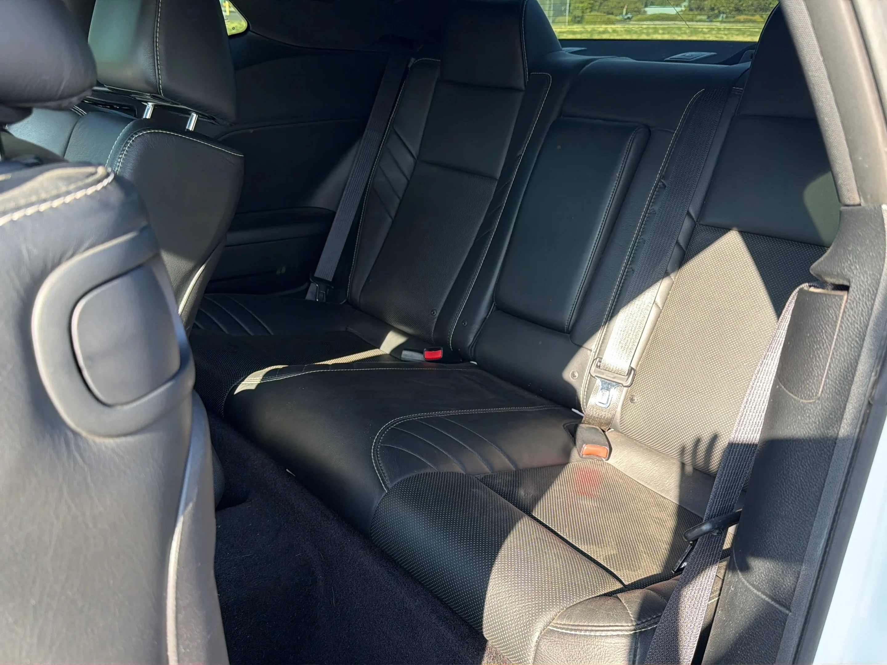 2016 Dodge Challenger SRT - Photo 13