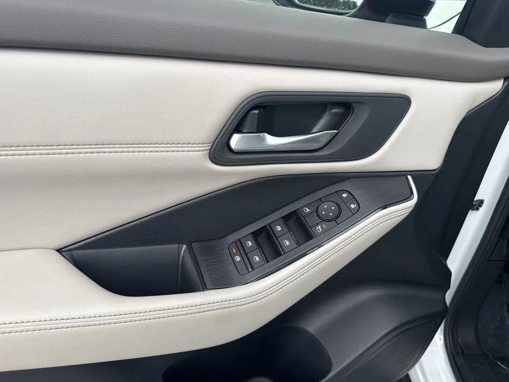 Used 2024 White Nissan SV image 26
