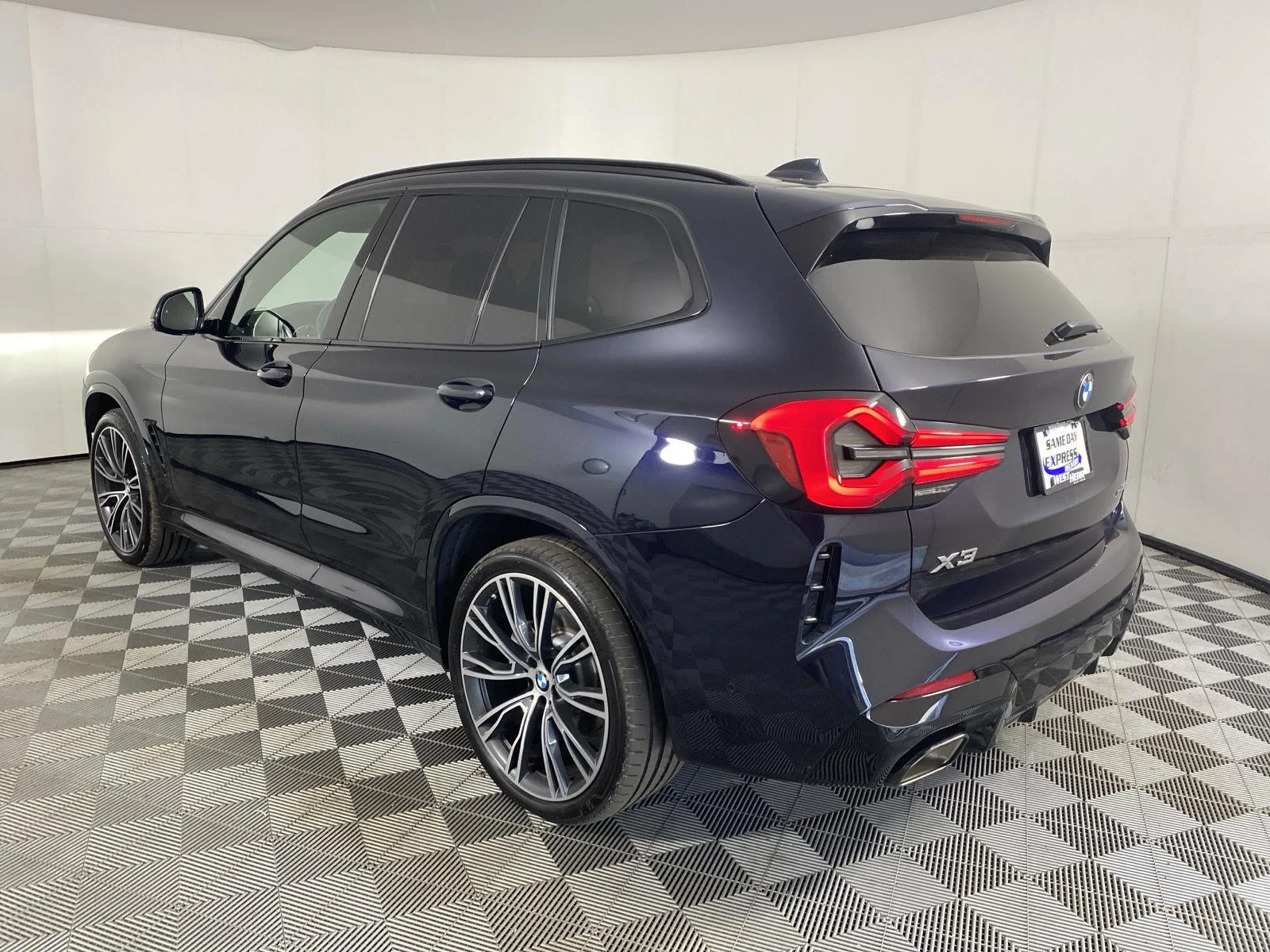 Used 2024 Carbon Black Metallic BMW xDrive30i image 15