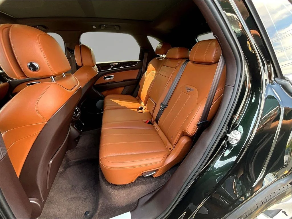 Used 2021 Midnight Emerald Bentley V8 image 22