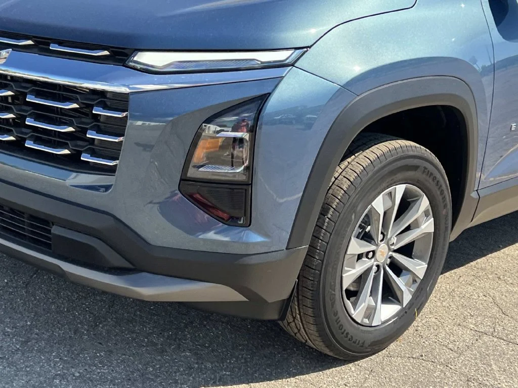 2027 Chevrolet Equinox LT - Photo 7