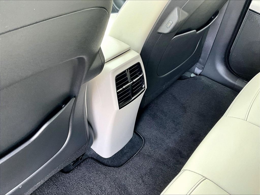 Used 2023 Gray Kia Wind image 26