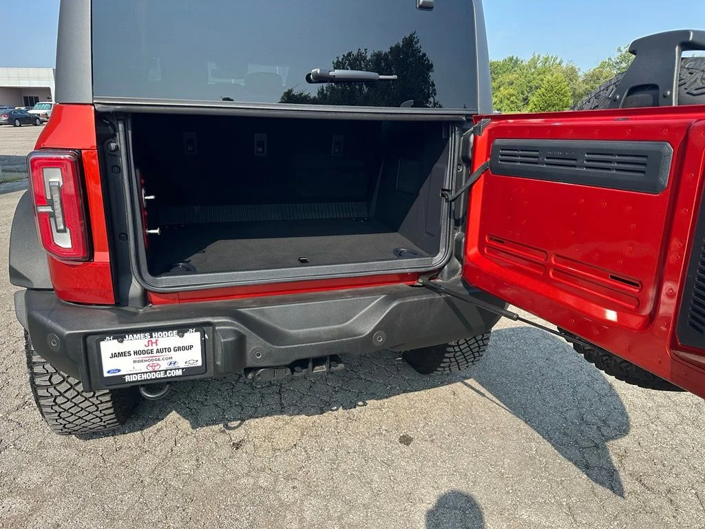 Used 2022 Red Ford Wildtrak image 35