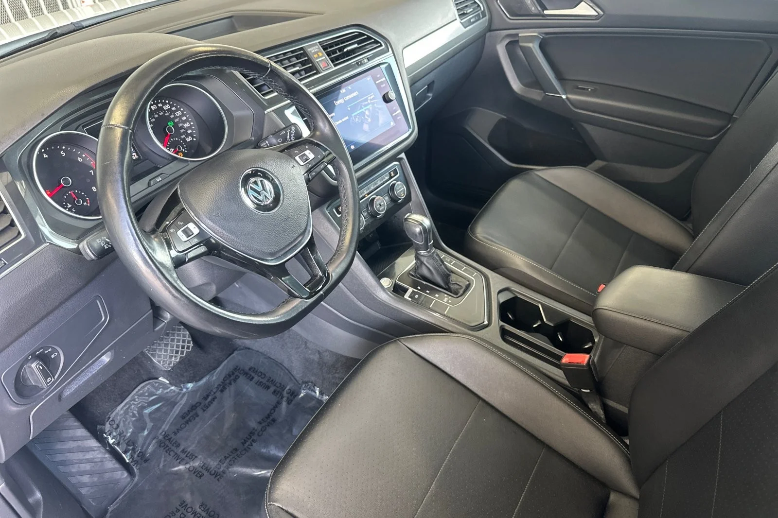 Used 2018 WHITE Volkswagen SEL image 9