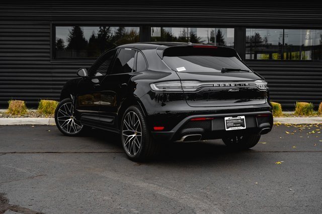 2024 Porsche Macan T photo 3